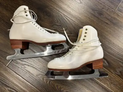 SK figure skates size 8, View more