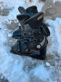  Salomon Ski boots and skis 
