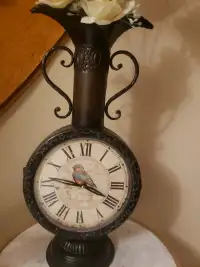 Double side metal clock decoration in great condition 