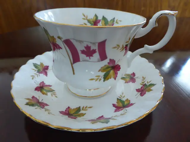Fine Bone China teacups with saucers565173305748367365