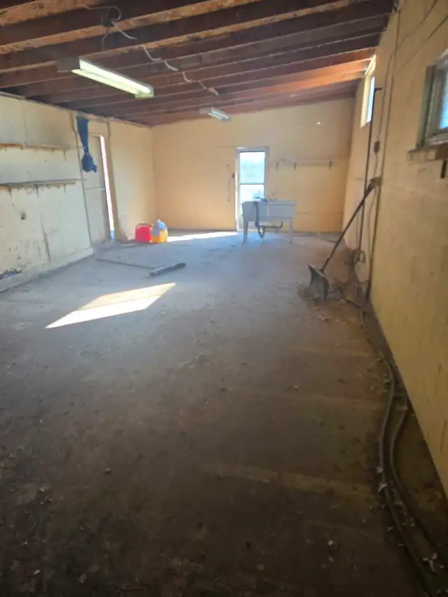 Land, storage and building for rent63838172977667120