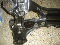 Acura tl 1999-2003 cross member  /subframe en avant