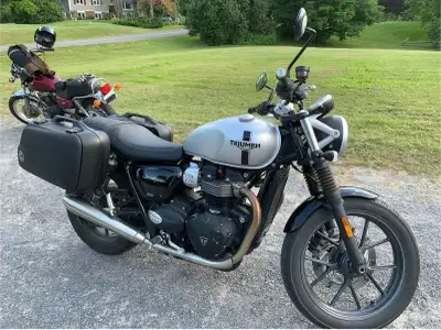 2018 Triumph Street twin. Lady owned and driven. Sold with cases. Hardly driven last few years. Once...