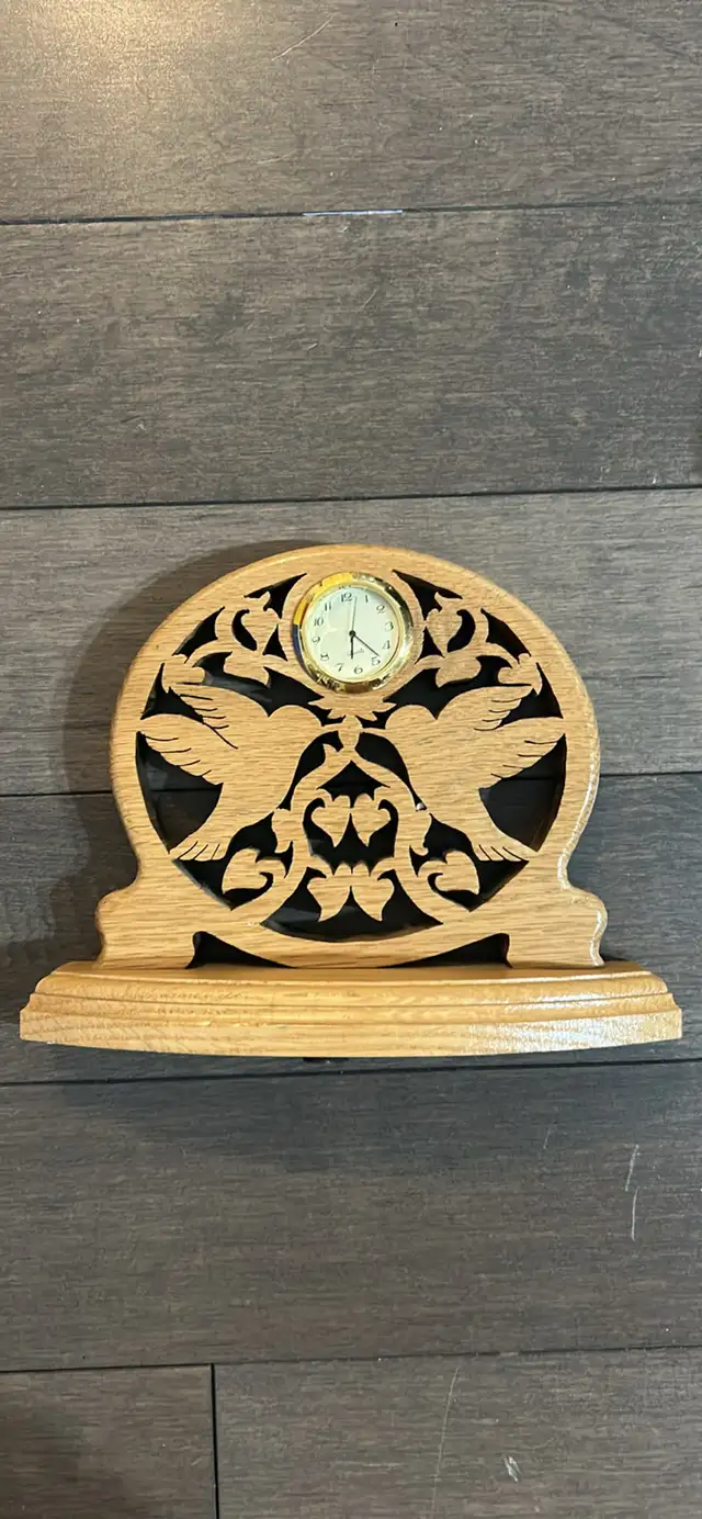 Wooden Table Clock  in Home Décor & Accents in Ottawa - Image 2