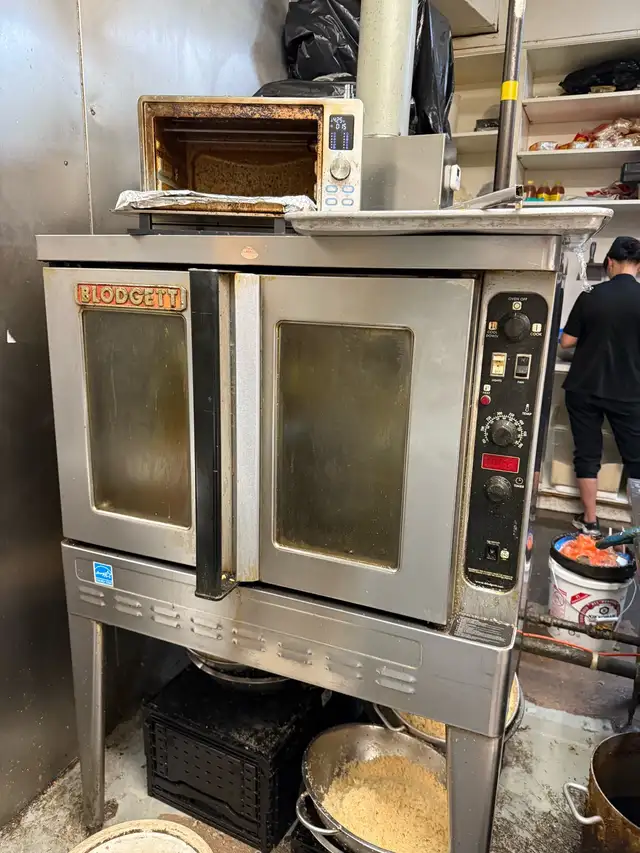Commercial Gas Oven for Sale – $500