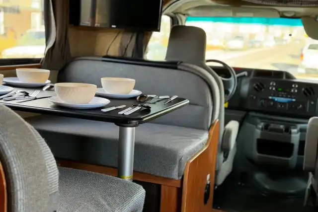 Ford Majestic 2017  **Financing&nbsp;Available*** in RVs & Motorhomes in Calgary - Image 8