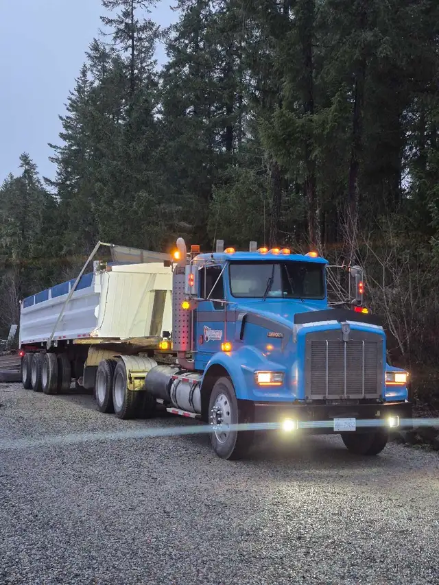 Kenworth with tri enddump and Tandem enddump in Heavy Trucks in Port Alberni - Image 2