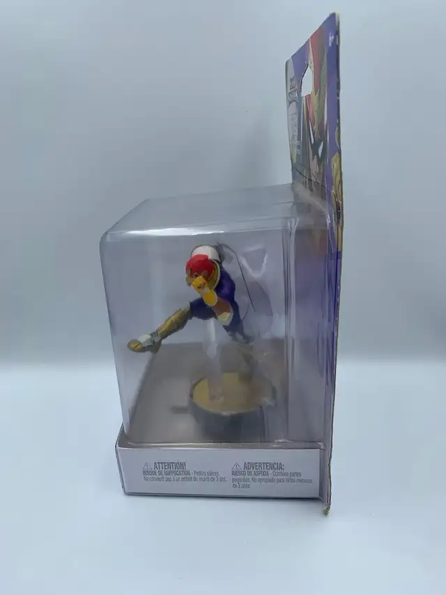 Nintendo Amiibo Super Smash Bros Captain Falcon in Nintendo Wii U in New Glasgow - Image 3