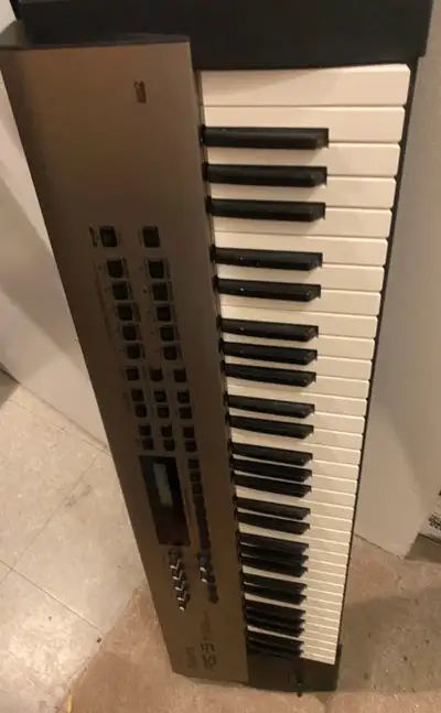 Roland Rs-5 keyboard & 64 voice synth East Van pickup Cash “is this available” message will be ignor...