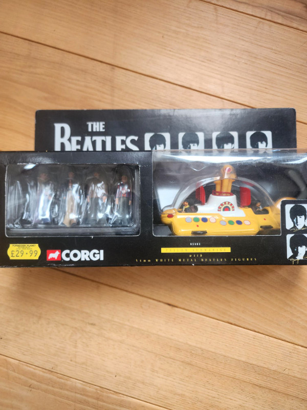 THE BEATLES CORGI YELLOW SUBMARINE 4 BEATLES FIGURES BLACK BOXED in Arts & Collectibles in Prince George