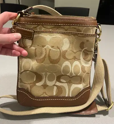 Coach signature messenger across body bag brown/tan. No rips or stains. Asking $25, OBO. Cash or e-t...