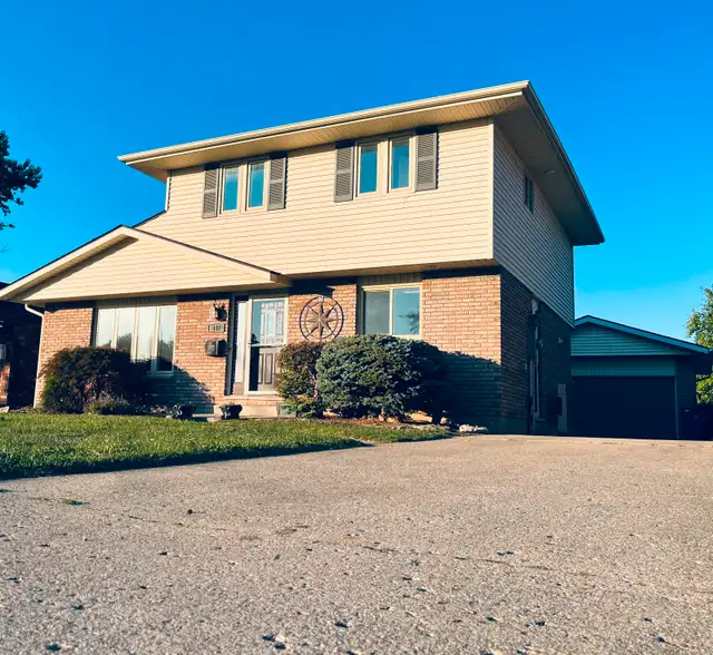OPEN HOUSE! Awesome  2-Storey Home,  Dbl Car Garage!63848999297795121