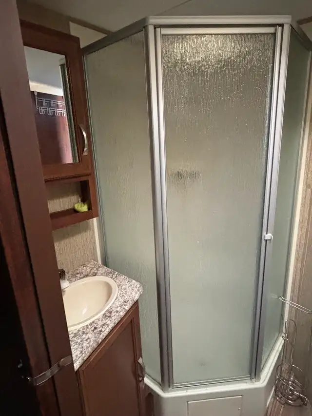 2017 passport 3320bh grand touring camper in Travel Trailers & Campers in Regina - Image 9