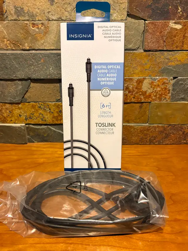 Insignia 1.8m (6 ft.) Digital Optical Audio TOSLINK Cable in Stereo Systems & Home Theatre in Calgary - Image 3