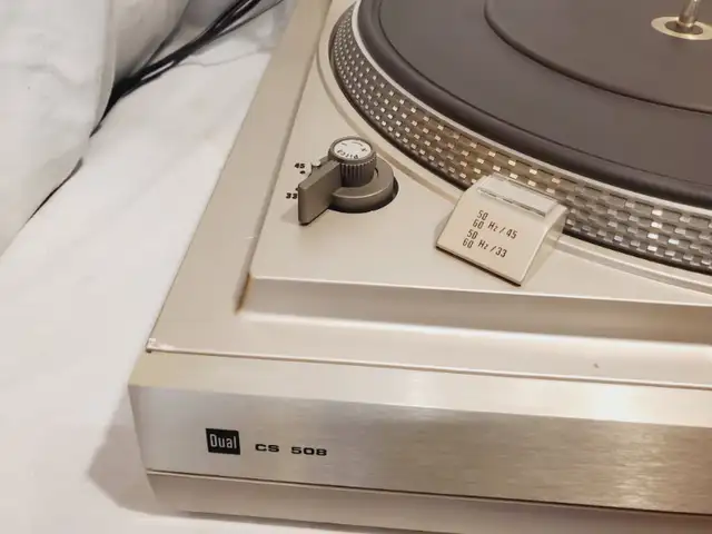 vintage dual CS-508 turntable record player in Stereo Systems & Home Theatre in Mississauga / Peel Region - Image 8