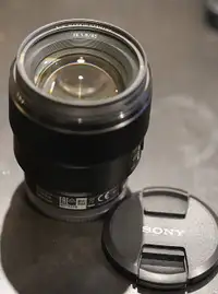 Sony FE 85mm F1.8 lens 