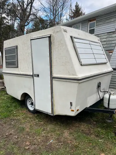 Fibreglass body very light etc Nice compact lightweight trailer sleeping for 4-5 tows gd gd tires hi...