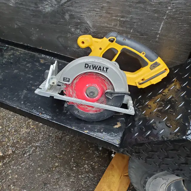 18V DeWalt  Hand Tools in Power Tools in Prince George - Image 2