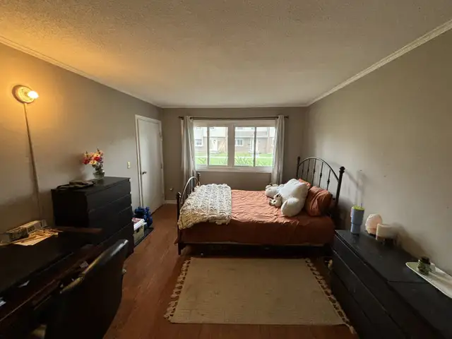 BIG ROOM FOR SUMMER SUBLET MAY T0 AUGUST  2026 in Room Rentals & Roommates in Kitchener / Waterloo - Image 5