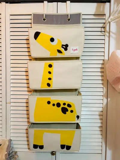 3 Sprouts Giraffe Organizer, View more