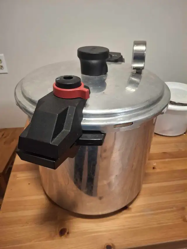 pressure cooker 