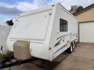 2004 R-Vision Trail Cruiser TT C-19 hybrid, ultralight, RV, travel trailer . Sleeping capacity eight...