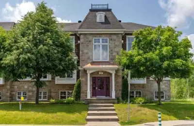 ***SEMI-MEUBLÉ*** INCL. RÉFRIGIRATEUR, CUISINIÈRE, LAVE-VAISSELLE, 2 TV INTELLIGENTE ET SYSTÈME D'AL...