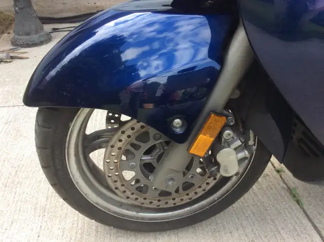 Suzuki Burgman 650 for sale in Scooters & Pocket Bikes in City of Toronto - Image 7