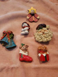 6 Christmas  Pin (resin) sold  as a lot