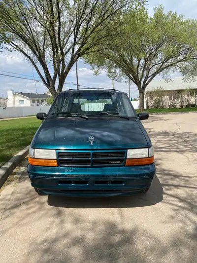 Selling 1994 dodge caravan one owner no accidents