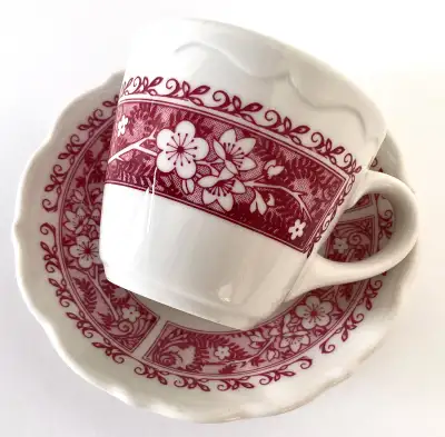 LIRE JUSQU'À LA FIN DU TEXTE. Vintage 1986. Collection. Ensembles tasse-soucoupe en porcelaine "rest...