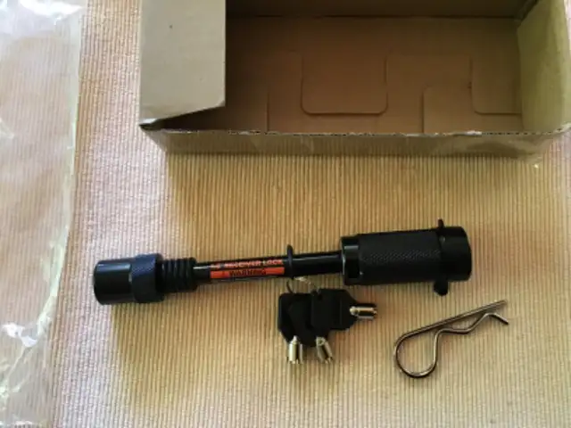 TRAILER HITCH LOCK in RV & Camper Parts & Accessories in Nelson - Image 2