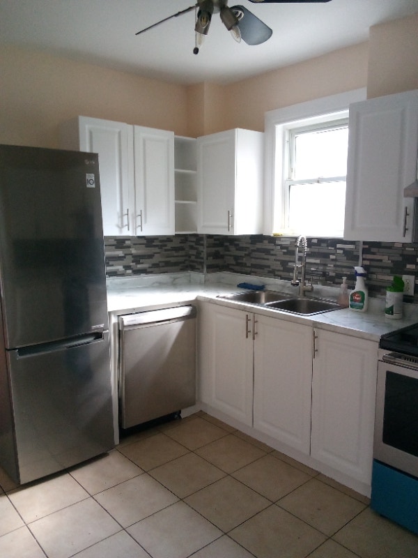 Duplex unit 3 bedrooms 2 baths for Rent 1975 + gas & hydro Long