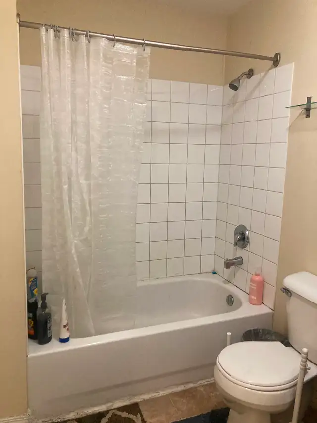 Vacation rental rooms short term stays Southside Edmonton in Alberta in Canada - Image 7