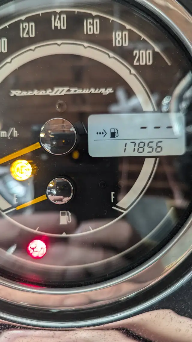 2014 Triumph Rocket III Touring in Touring in City of Toronto - Image 8