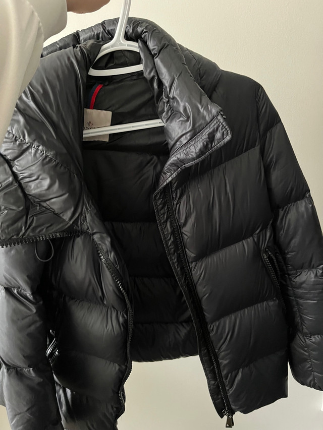 Moncler Seritte short down jacket in Women's - Tops & Outerwear in Markham / York Region - Image 4