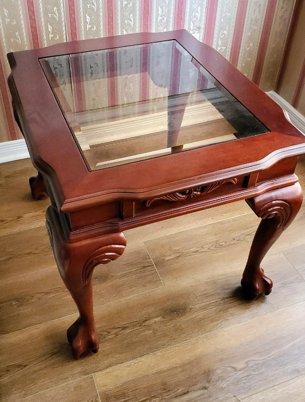 Wooden/glass end table in Coffee Tables in Ottawa