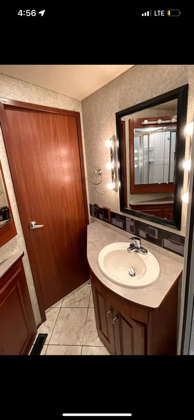 2010 Itasca Meridian 39GS – Cummins Diesel – Fully Serviced – Wa in RVs & Motorhomes in St. Albert - Image 11