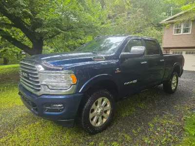 118k kilometers, new tires, new brakes, 3 years left on factory warrenty