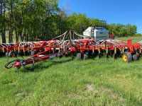Bourgault 5725 disc drill with 4350 tank