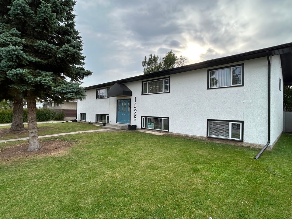 Large bright 2 bedroom in 4plex 2