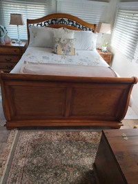 Mediterranean Style Solid Oak 4 Piece Queen Bedroom Set