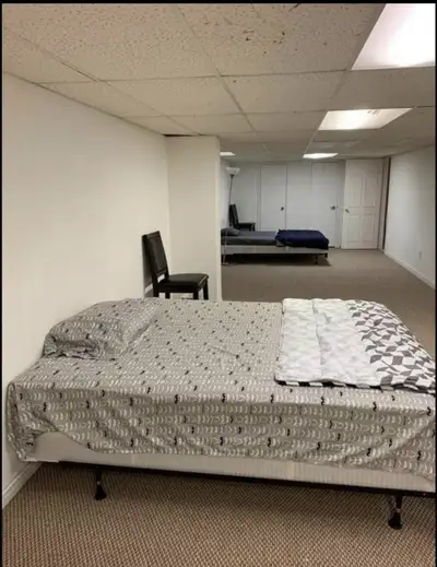 Shared Room for Rent – Near Square One (Rathburn & Mavis) | No Kitchen / No Parking Fully furnished...