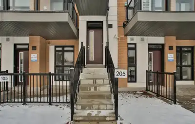 East-Facing, Family-Friendly Stacked Townhouse for Rent in Toron