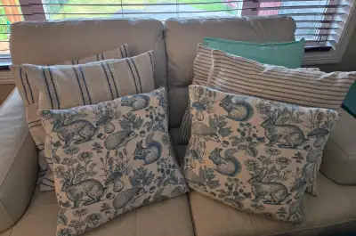 Selling 7 (16x16 and 18x18 ) decorative cushions with zipper or button up washable covers. Asking $2...