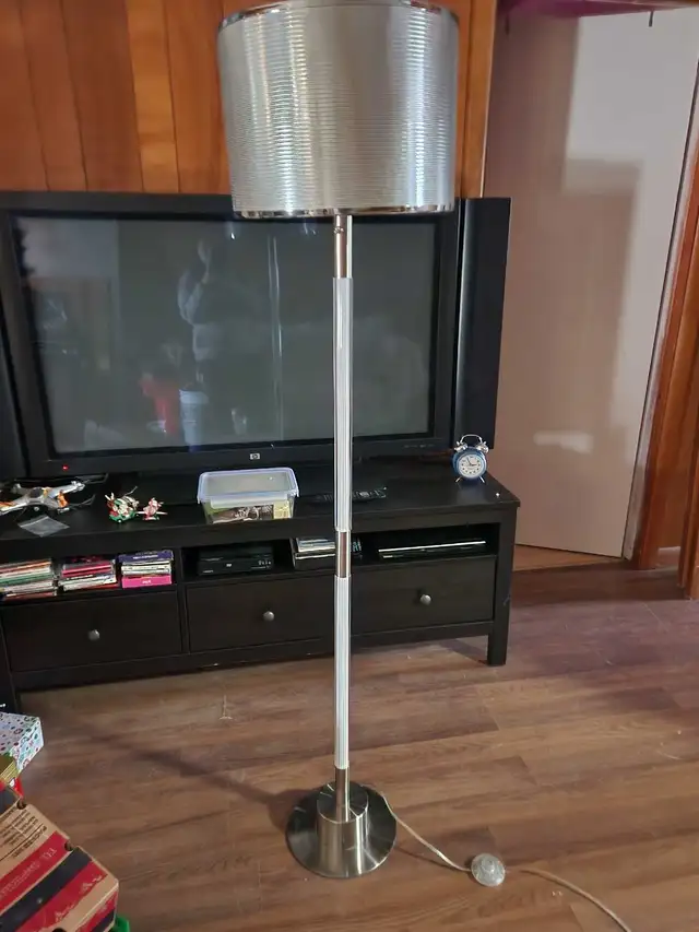Floor Lamp in Indoor Lighting & Fans in Ottawa - Image 7