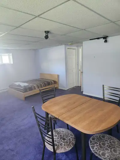 CHAMBRE A LOUER A ÉTUDIANT . MAISON FAMILIALE, TOUT INCLUS ( DISPONIBLE SEULEMENT POUR UN (1) ÉTUDIA...
