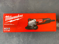 Milwaukee grinder a fil 13 amp NEUF new 6117-33D