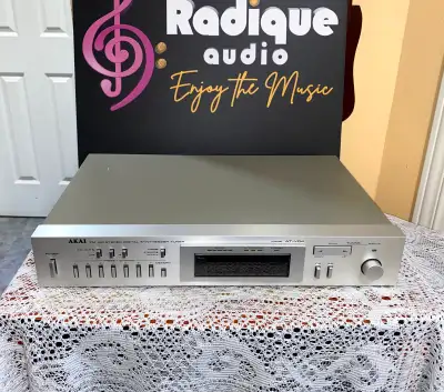 Akai AT-V04 FM/AM Tuner | Digital Synthesizer | Made in Japan A refined, Made-in-Japan AM/FM digital...