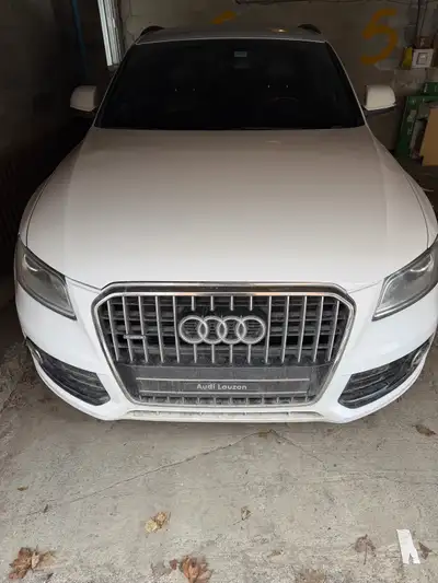 Audi Q5 2013 ,180 000 Km ,très propre toujours dans un stationnement intérieur. Friens neuf de bonne...